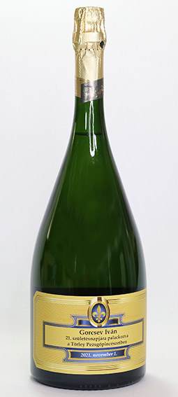 1,5 l-es száraz pezsgő nagy palack névre szóló címkével